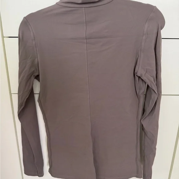 TKEQ Mock Neck with mesh panels - Picture 3 of 3